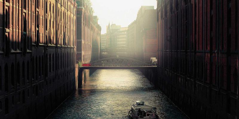 从传统到智能：运城彩虹印如何借数字化转型重塑名片与画册印刷新标杆